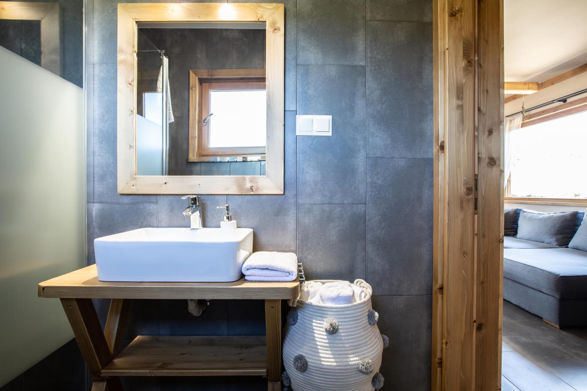 Domki Fox House Z Jacuzzi Elektrycznym Na Wylacznosc กอสเชียลิสกอ ภายนอก รูปภาพ